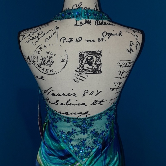 BNWT Morgan & Co. Backless Halter Formal Dress - Picture 4 of 8